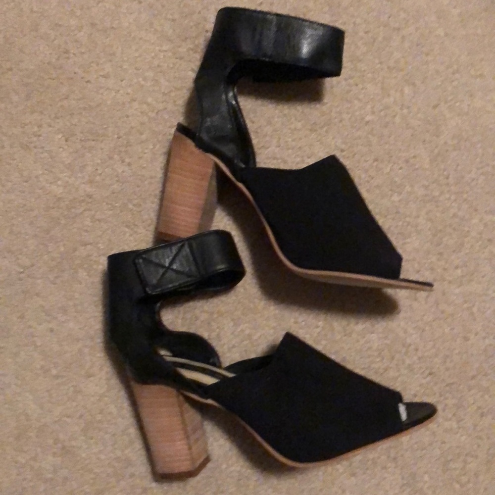 Elegant Black Women's Heels - Picture 1 of 3